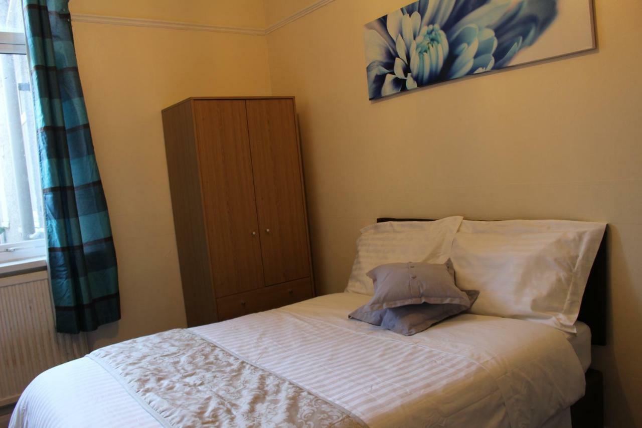 John St Town House - Self Catering - Guesthouse Style - Great Value Family And Double Rooms Workington Exterior photo