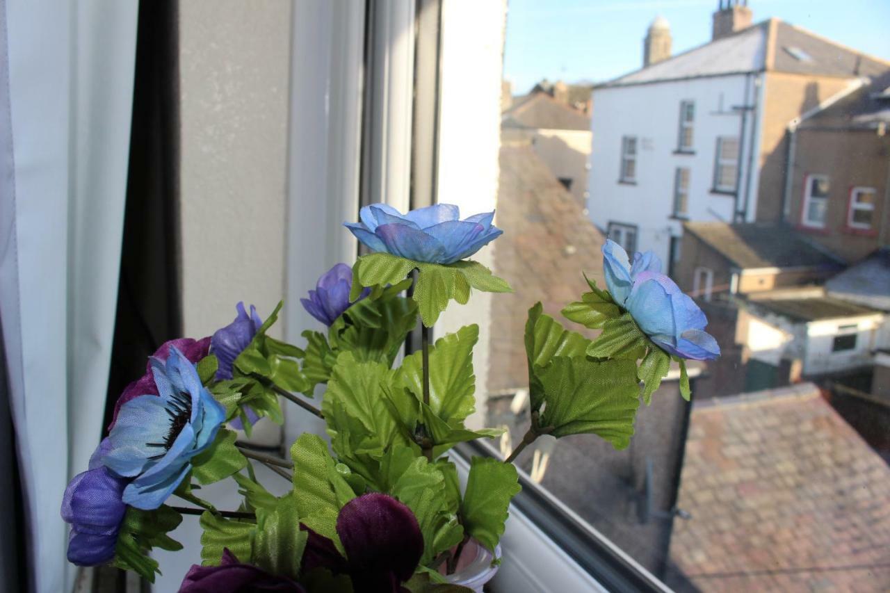 John St Town House - Self Catering - Guesthouse Style - Great Value Family And Double Rooms Workington Exterior photo