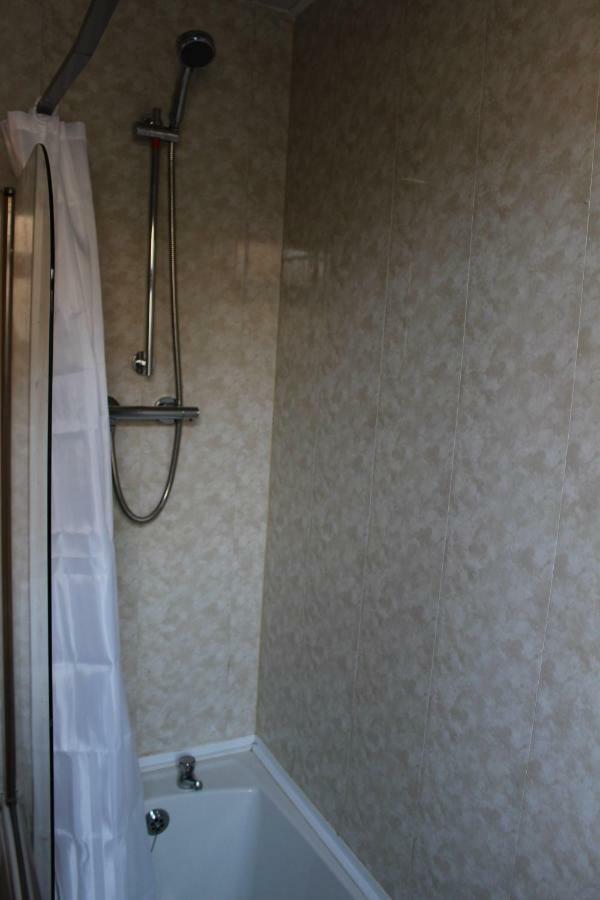 John St Town House - Self Catering - Guesthouse Style - Great Value Family And Double Rooms Workington Exterior photo