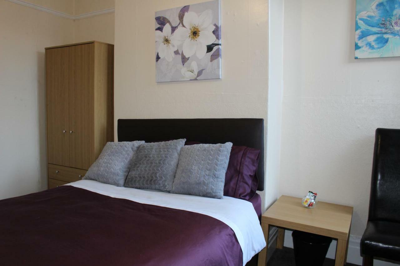 John St Town House - Self Catering - Guesthouse Style - Great Value Family And Double Rooms Workington Exterior photo